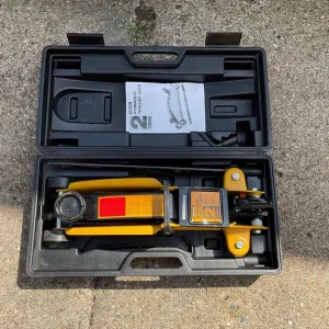 Halfords 2 tonne hydraulic trolley jack