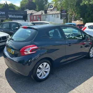 2015 Peugeot 208 1.4 HDi Access+ Hatchback Diesel Manual - Image 2