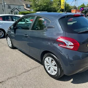 2015 Peugeot 208 1.4 HDi Access+ Hatchback Diesel Manual - Image 4