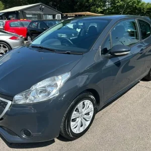 2015 Peugeot 208 1.4 HDi Access+ Hatchback Diesel Manual - Image 5