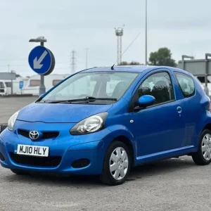 2010 Toyota Aygo 1.0 VVT-i Blue 3-door Hatchback - Image 3
