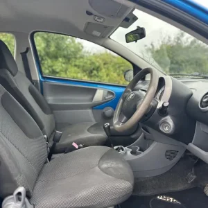 2010 Toyota Aygo 1.0 VVT-i Blue 3-door Hatchback - Image 8