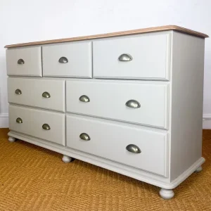 4.5ft large sideboard with 9 deep drawers solid pine - Image 4