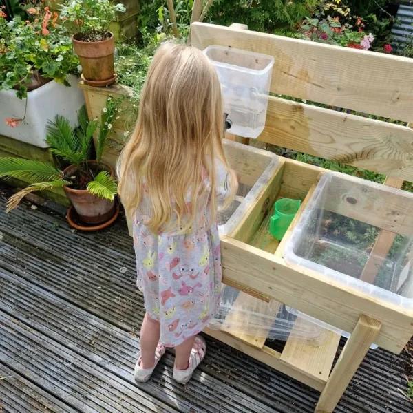 Multi-play table with water tank