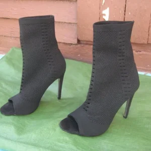 Prettylittlething UK Size 5 Black Ankle Boots