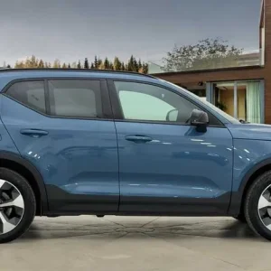 2022 Volvo XC40 2.0 B4P Ultimate Dark 5-door Estate Auto - Image 2