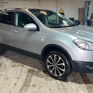 2011 Nissan Qashqai 1.6 Petrol Manual 5-door Hatchback - Image 4