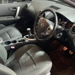 2011 Nissan Qashqai 1.6 Petrol Manual 5-door Hatchback - Image 6