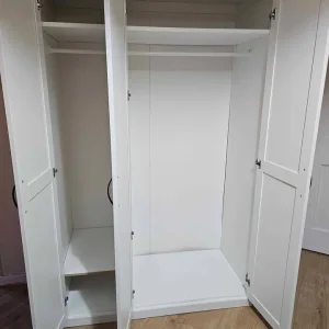 ikea SONGESAND 3-door mirrored wardrobe - Image 3