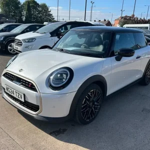 2024 MINI Cooper 2.0S Exclusive Steptronic Euro 6 3dr Hatchback - Image 5