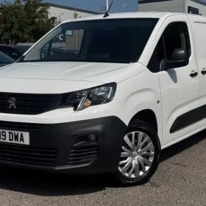 2019 Peugeot Partner Long 950 1.5 BlueHDi Professional Van - Image 3