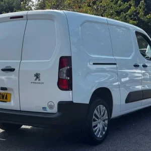 2019 Peugeot Partner Long 950 1.5 BlueHDi Professional Van - Image 4