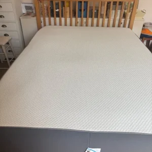 Oak double bedstead and Simba mattress - Image 3