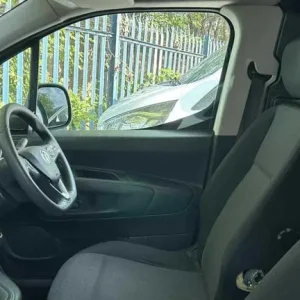 2021 Vauxhall Combo 2300 1.5 Turbo D 100ps H1 Dynamic Van Diesel Manual - Image 4