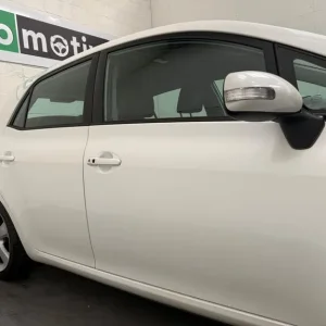2011 Toyota Auris 1.8 VVT-h T Spirit CVT Hybrid Hatchback - Image 4