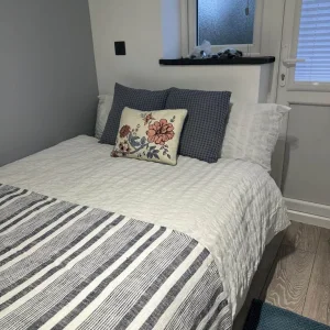 Studio flat in Newcastle, Tyne and Wear - Image 2