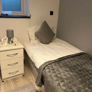 Studio flat in Newcastle, Tyne and Wear - Image 6