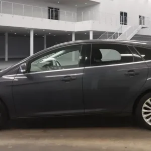 2012 Ford Focus 1.0T EcoBoost Titanium X Euro 5 5-door hatchback manual - Image 2