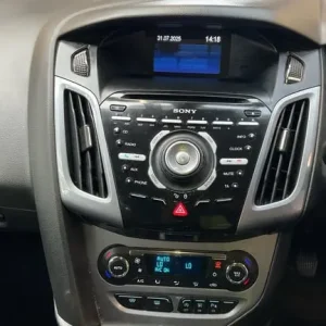 2012 Ford Focus 1.0T EcoBoost Titanium X Euro 5 5-door hatchback manual - Image 5