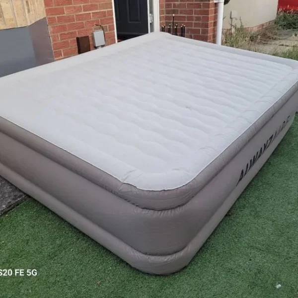 Electric inflatable double mattress