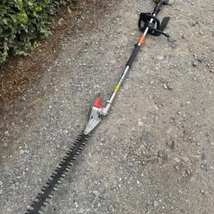 Mitox 28MT petrol long reach hedge trimmer - Image 2
