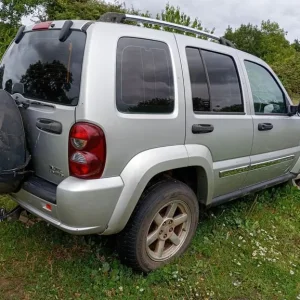 Jeep Cherokee Estate 2005, 3700cc, 5-door - Image 3