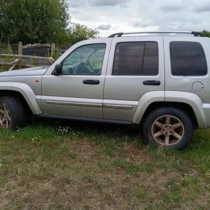 Jeep Cherokee Estate 2005, 3700cc, 5-door