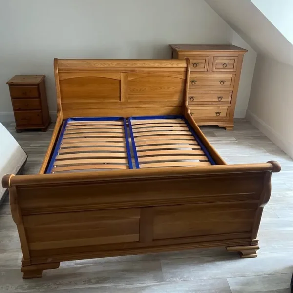 Sleigh Kingsize Bedstead & Drawers Set