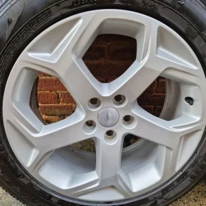 4x 20" Land Rover Range Rover alloy wheels with Pirelli tyres - Image 2