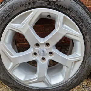 4x 20" Land Rover Range Rover alloy wheels with Pirelli tyres - Image 3