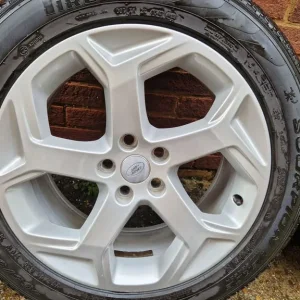 4x 20" Land Rover Range Rover alloy wheels with Pirelli tyres - Image 5