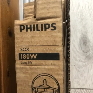Philips MASTER SOX 180 Watt BY22d Light Bulb/Tube