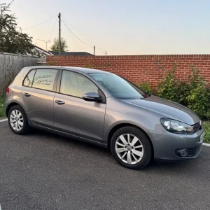 Volkswagen Golf 1.6 TDI, 2010, 5-door hatchback, semi-auto - Image 4