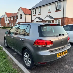 Volkswagen Golf 1.6 TDI, 2010, 5-door hatchback, semi-auto - Image 5