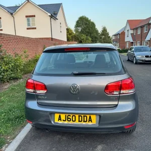 Volkswagen Golf 1.6 TDI, 2010, 5-door hatchback, semi-auto - Image 6