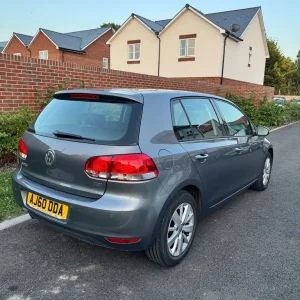 Volkswagen Golf 1.6 TDI, 2010, 5-door hatchback, semi-auto - Image 7