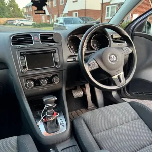 Volkswagen Golf 1.6 TDI, 2010, 5-door hatchback, semi-auto - Image 8