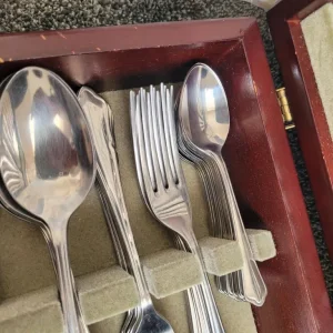 12 placement settings canteen cutlery in strong wooden box vintage - Image 3