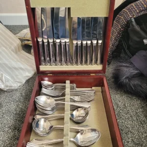 12 placement settings canteen cutlery in strong wooden box vintage