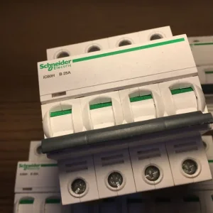 5 x Schneider A9F53425 25A 4P MCBs - Image 2