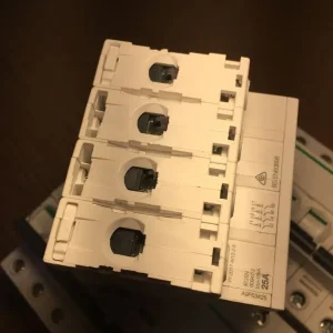 5 x Schneider A9F53425 25A 4P MCBs - Image 3