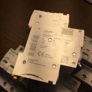 5 x Schneider A9F53425 25A 4P MCBs - Image 4