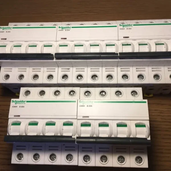 5 x Schneider A9F53425 25A 4P MCBs