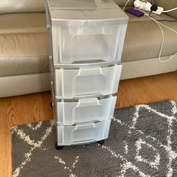 Plastic 4 drawer unit on wheels