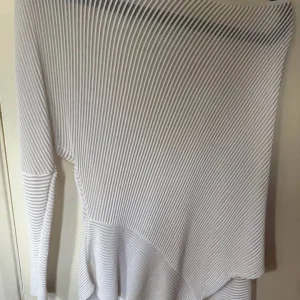Reiss white asymmetric semi-sheer top size UK10/M - Image 4