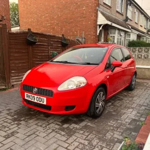 Fiat Grande Punto Hatchback 2009 Manual - Image 2