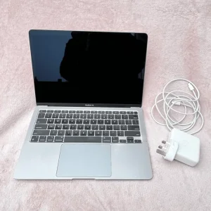 MacBook Air 13” M1 2022 - 256GB SSD - 8GB RAM - Good battery life