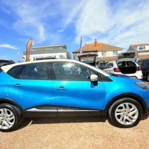 2016 Renault Captur 0.9 TCe ENERGY Dynamique Nav SUV 5dr Petrol Manual Euro 6 - Image 2