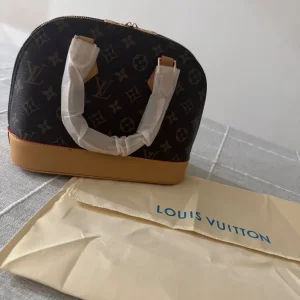 Women’s Louis Vuitton handbag - Image 2