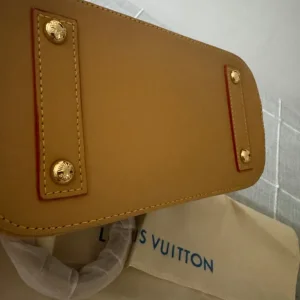 Women’s Louis Vuitton handbag - Image 4